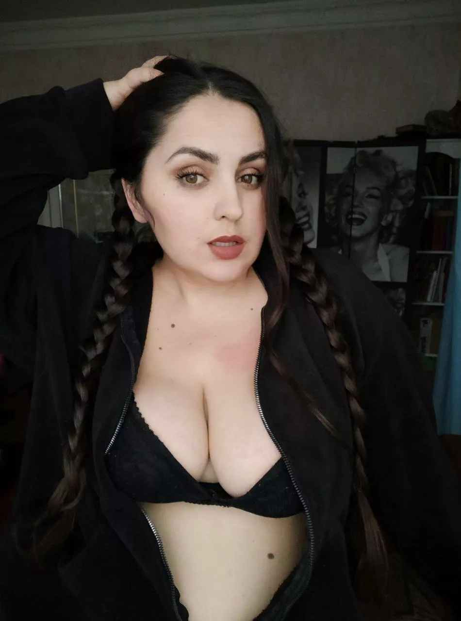 black accentuates my brown eyes