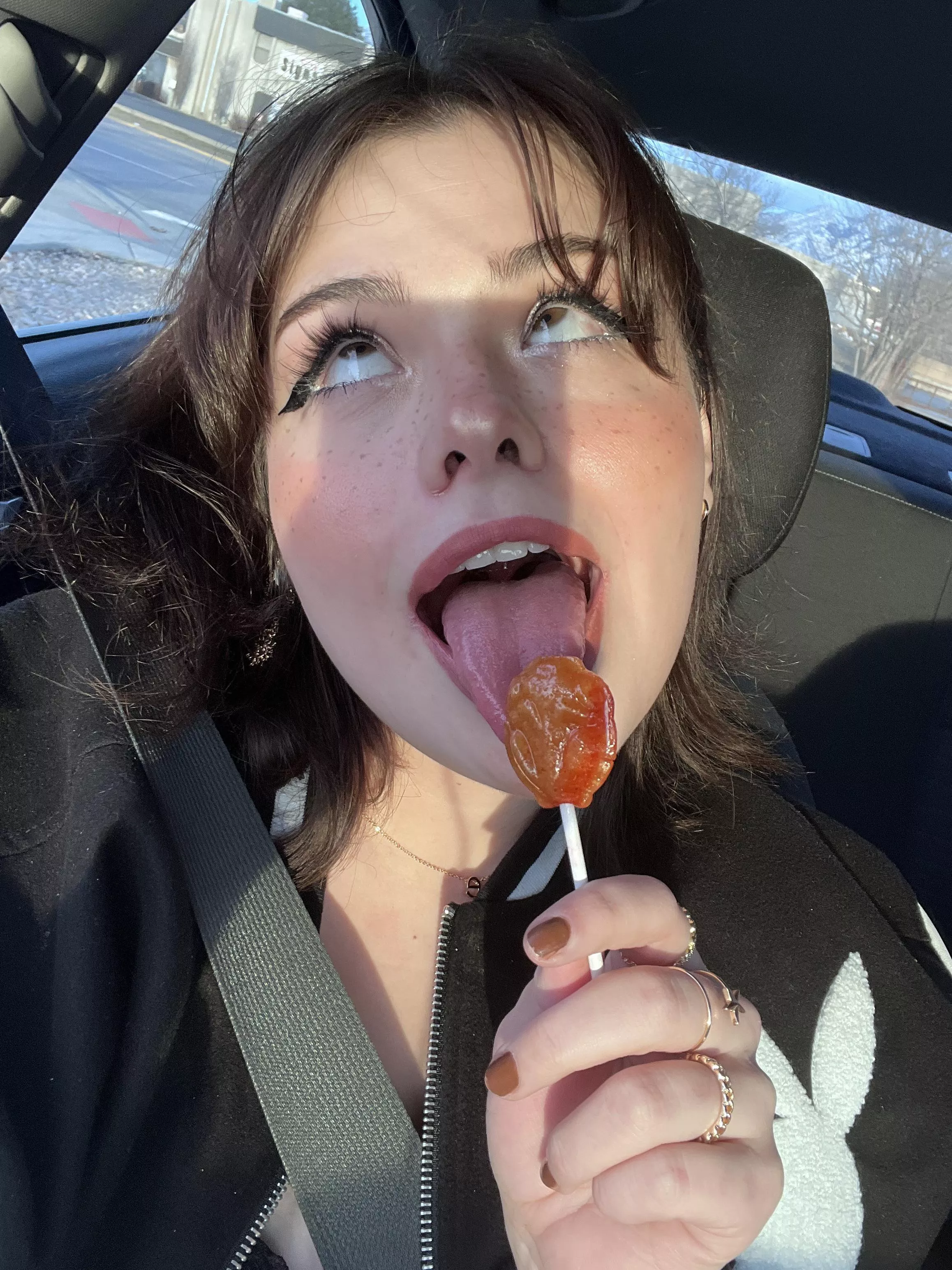 Can I suck on your cock instead? If you wear a cage for 3 weeks I’ll reward you👀👀