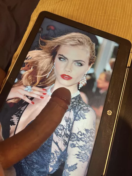 Cara Delevingne oozes sex appeal