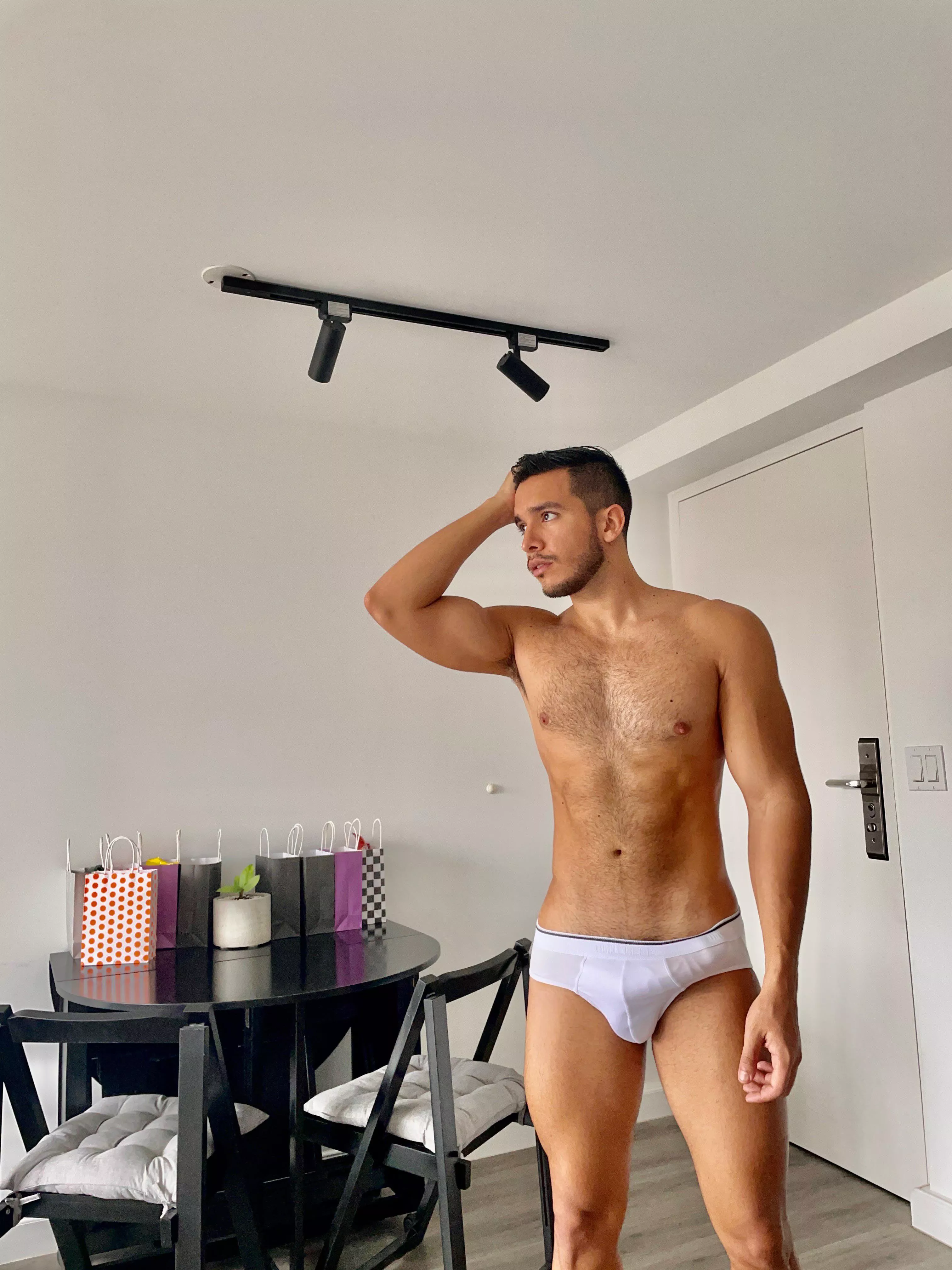 come and touch my bulge