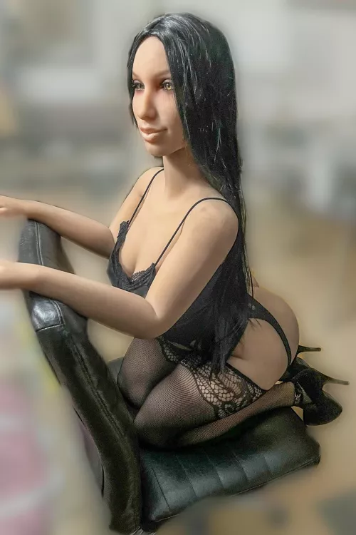 Currently distracted… 👀🙏🏽💦