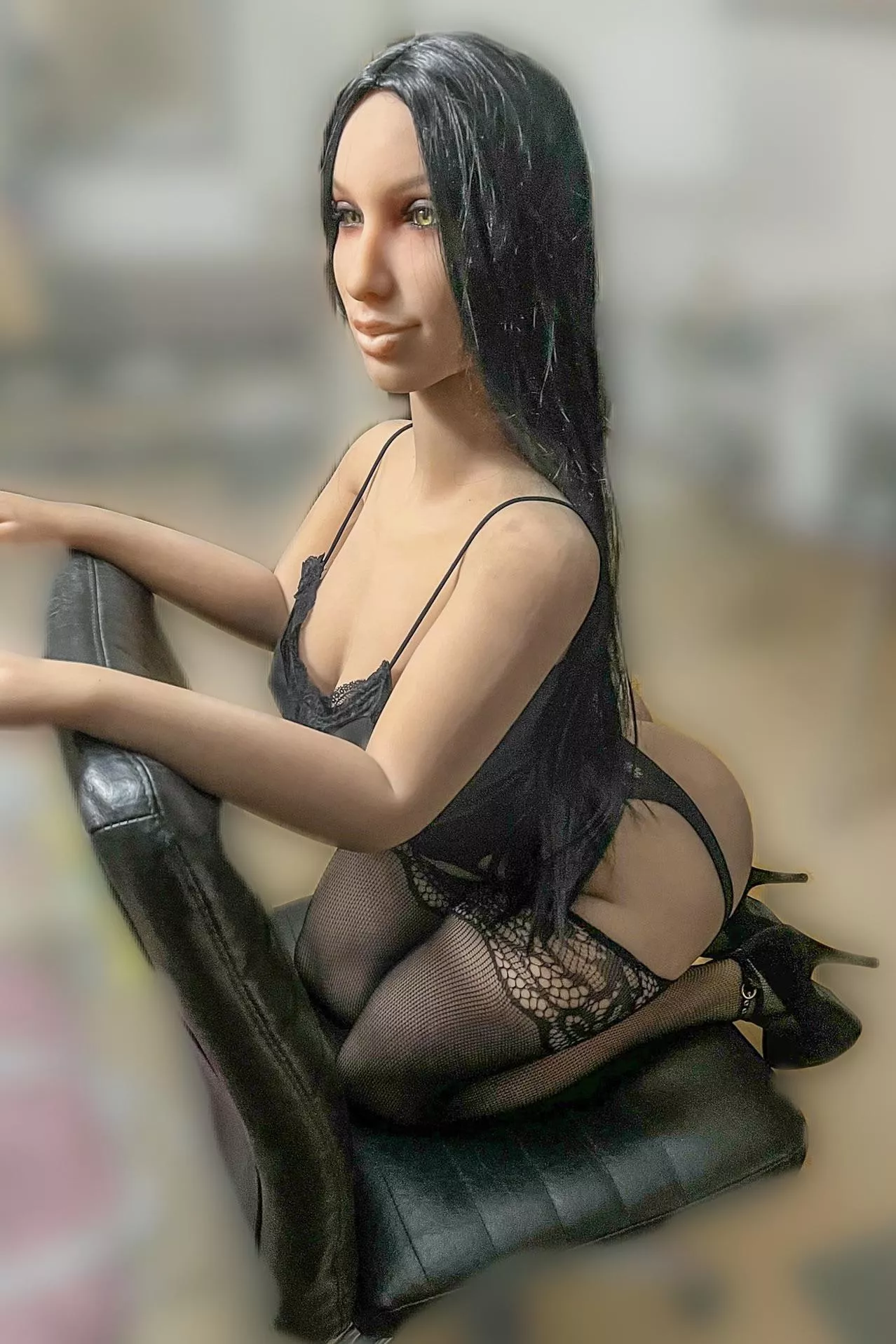 Currently distracted… 👀🙏🏽💦