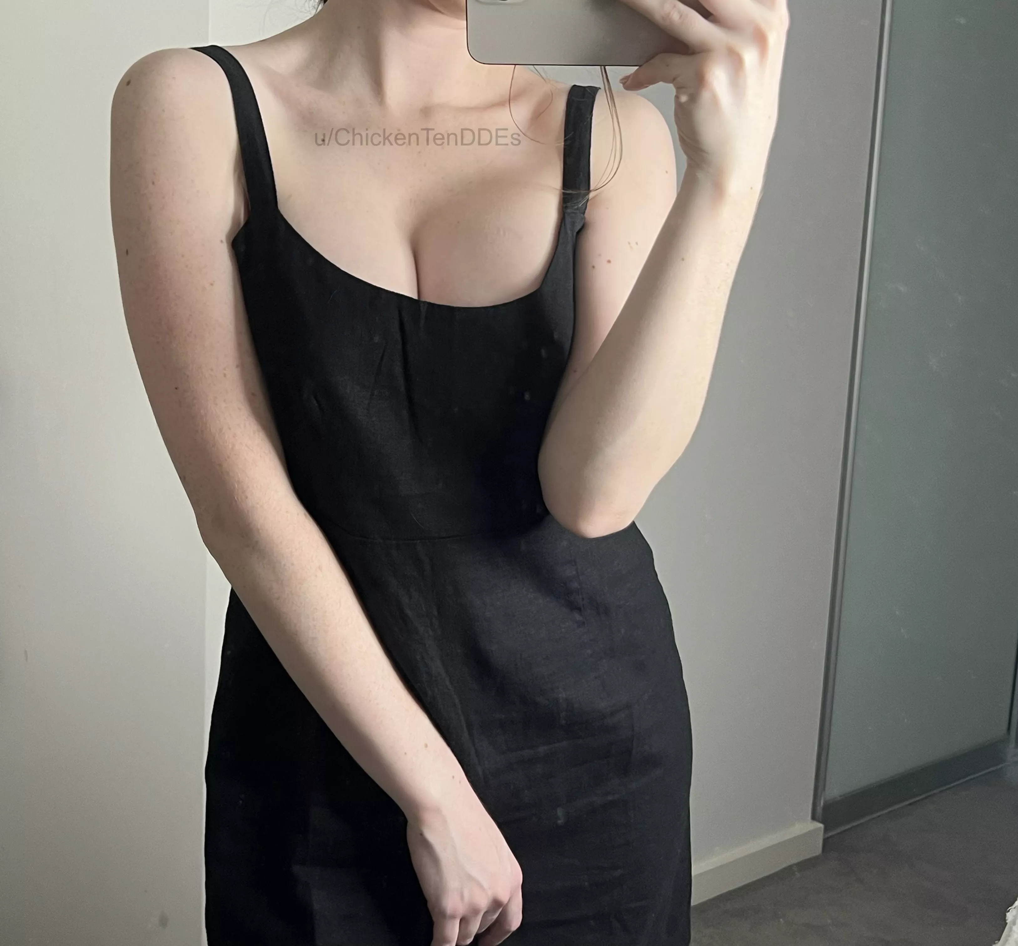 Cute little black dress [F]