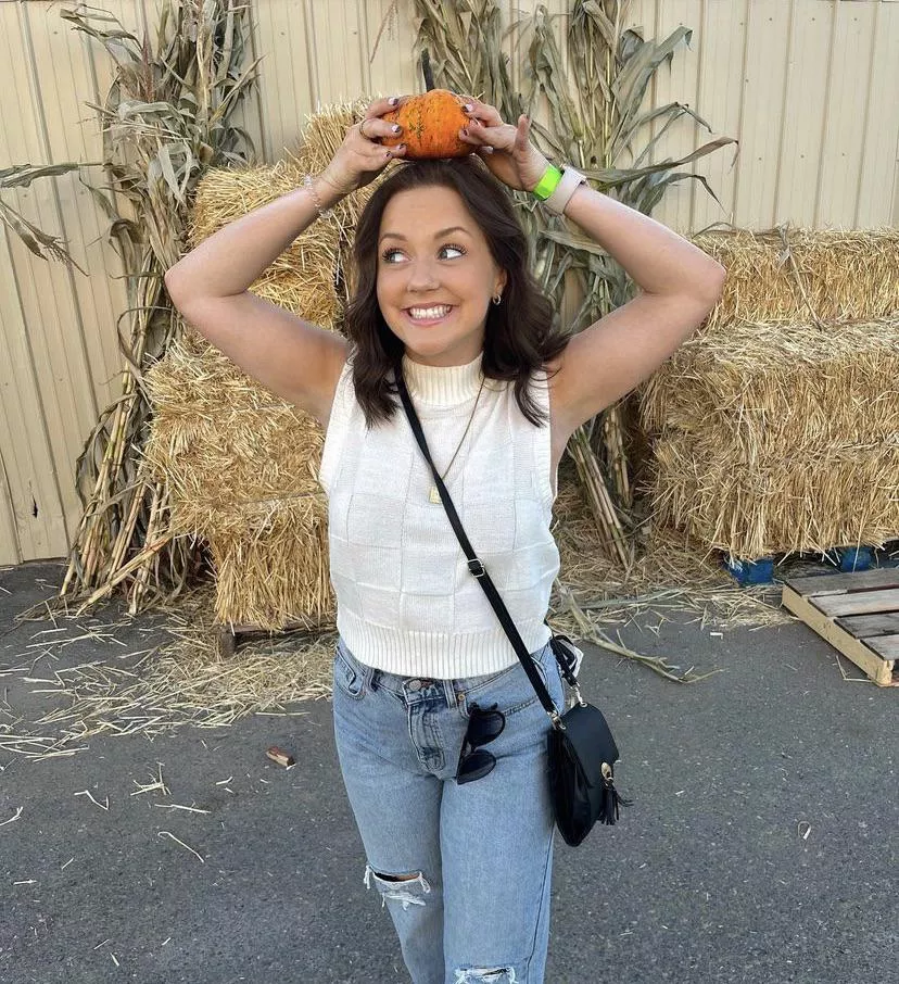 Doesn’t she look so ticklish? One of my 15 tickle rp lees I have created profiles for :)