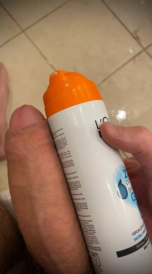 Hi guys! 21cm cock, 205cm height. Love to share this meat slab with you xD