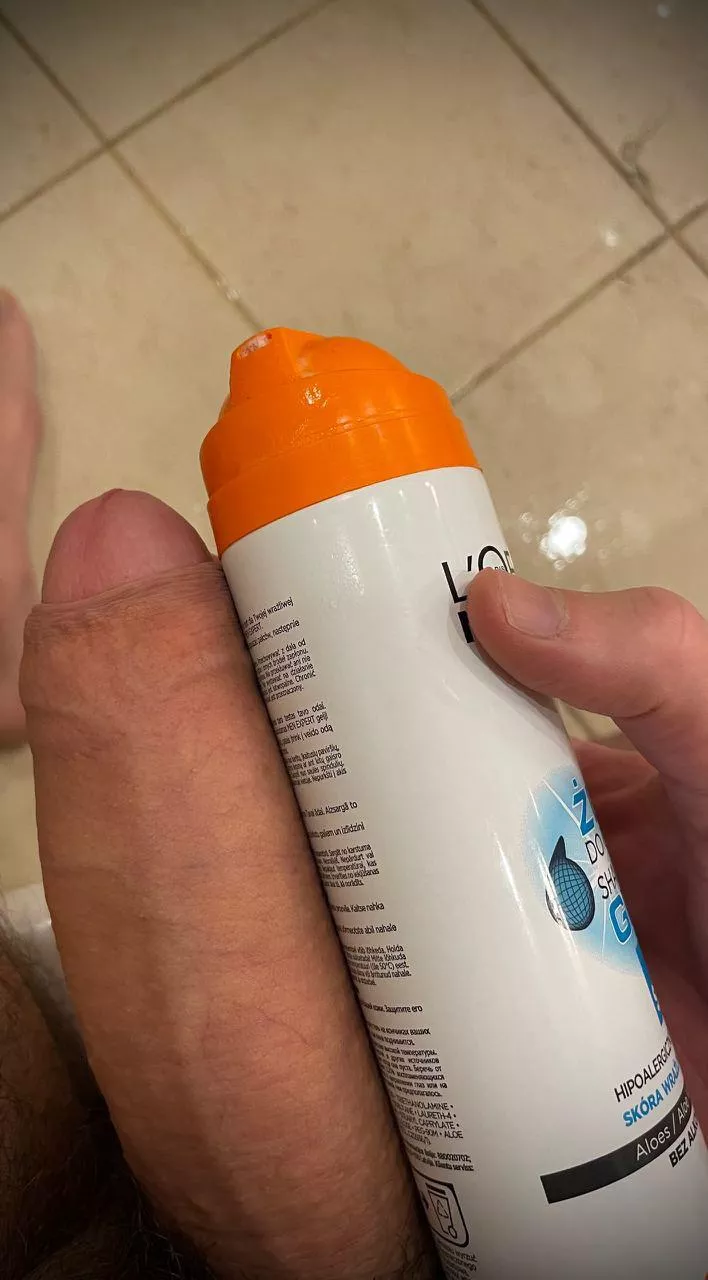 Hi guys! 21cm cock, 205cm height. Love to share this meat slab with you xD