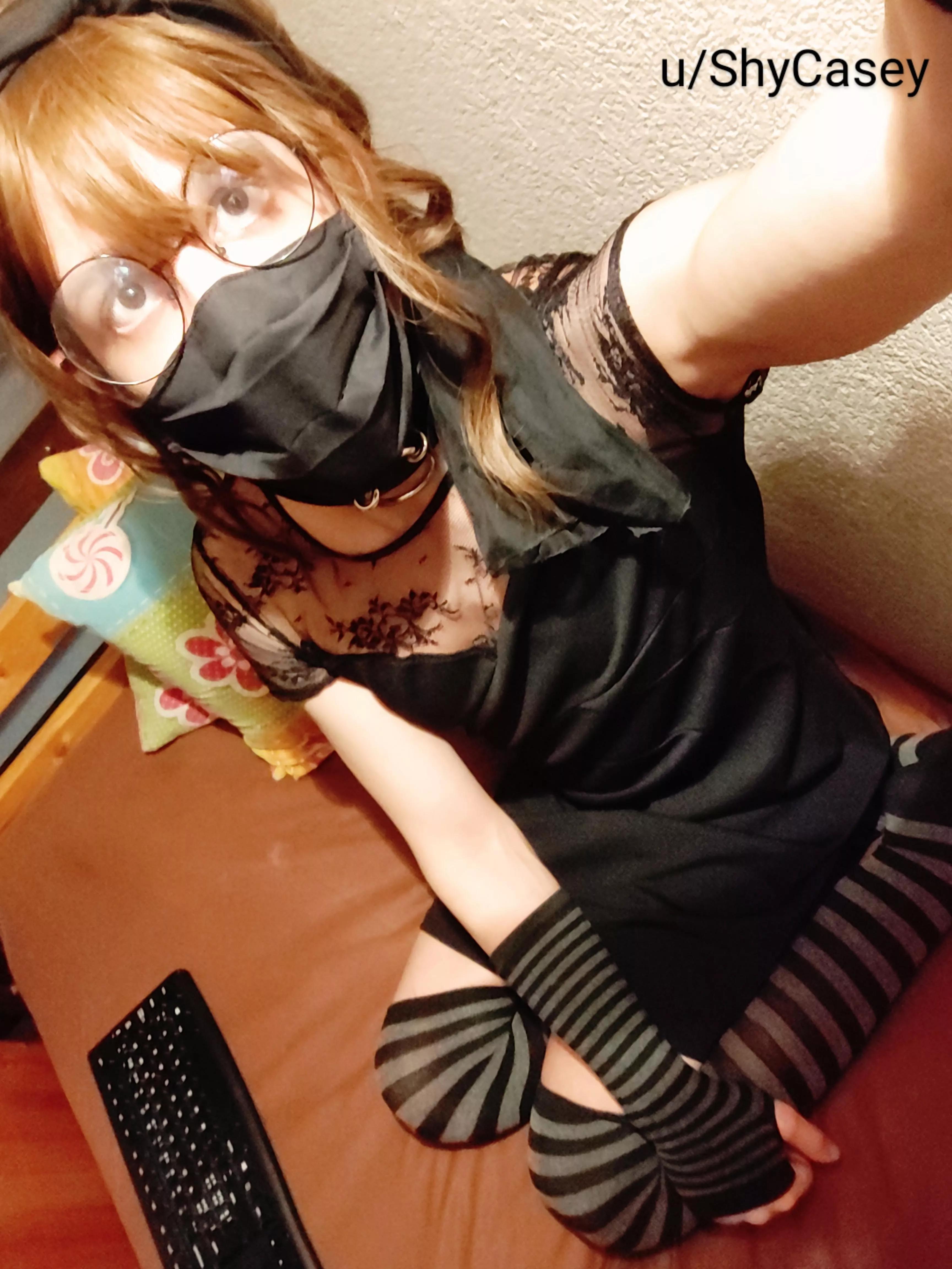 i feel kinda gothic 🤭