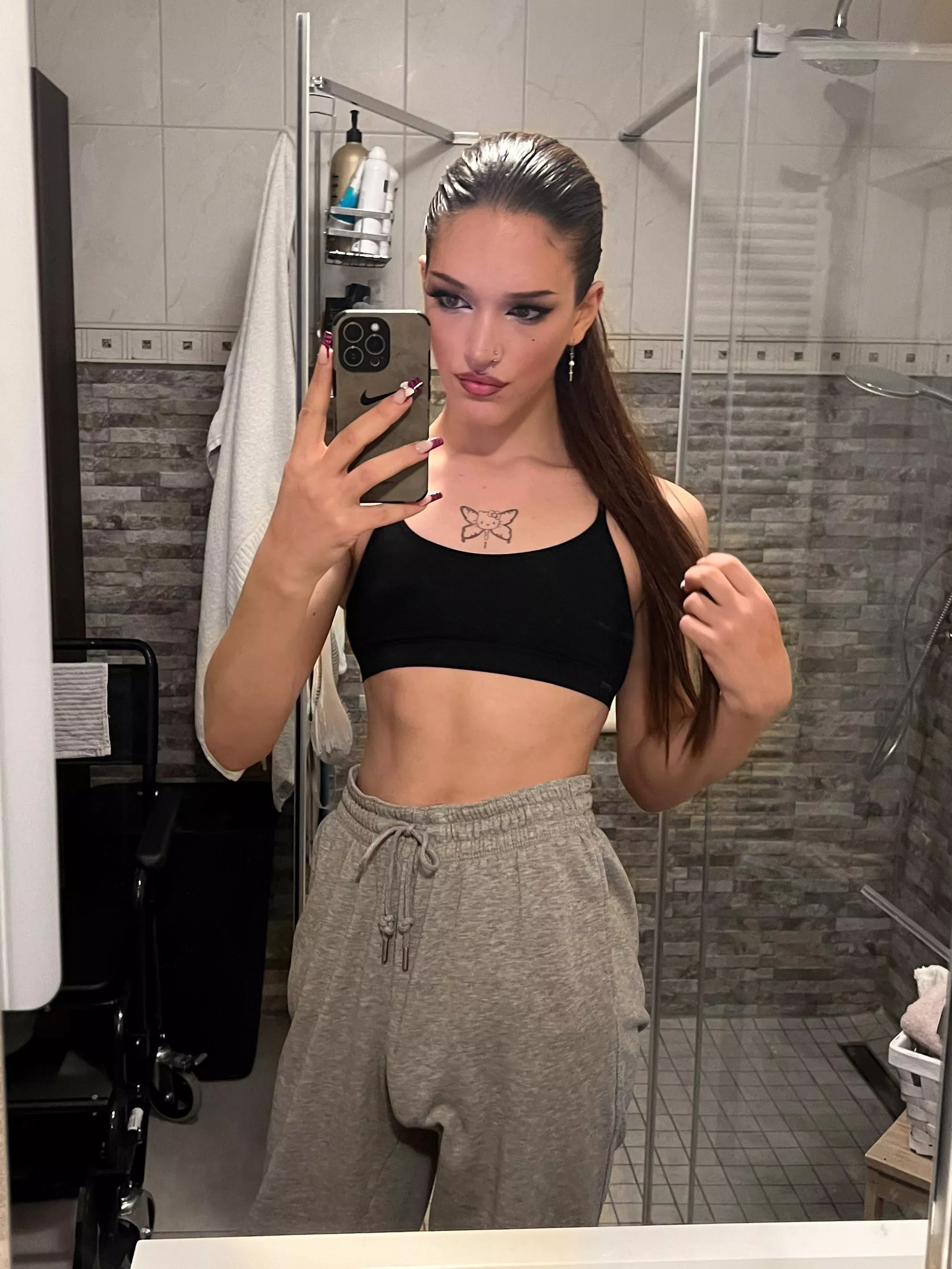 i might not look it but i’m very dominant and i’ll destroy you 🤤