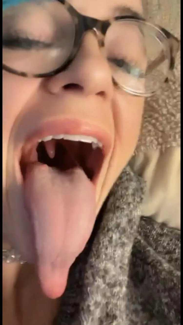 Imagine this milf tongue on your cock