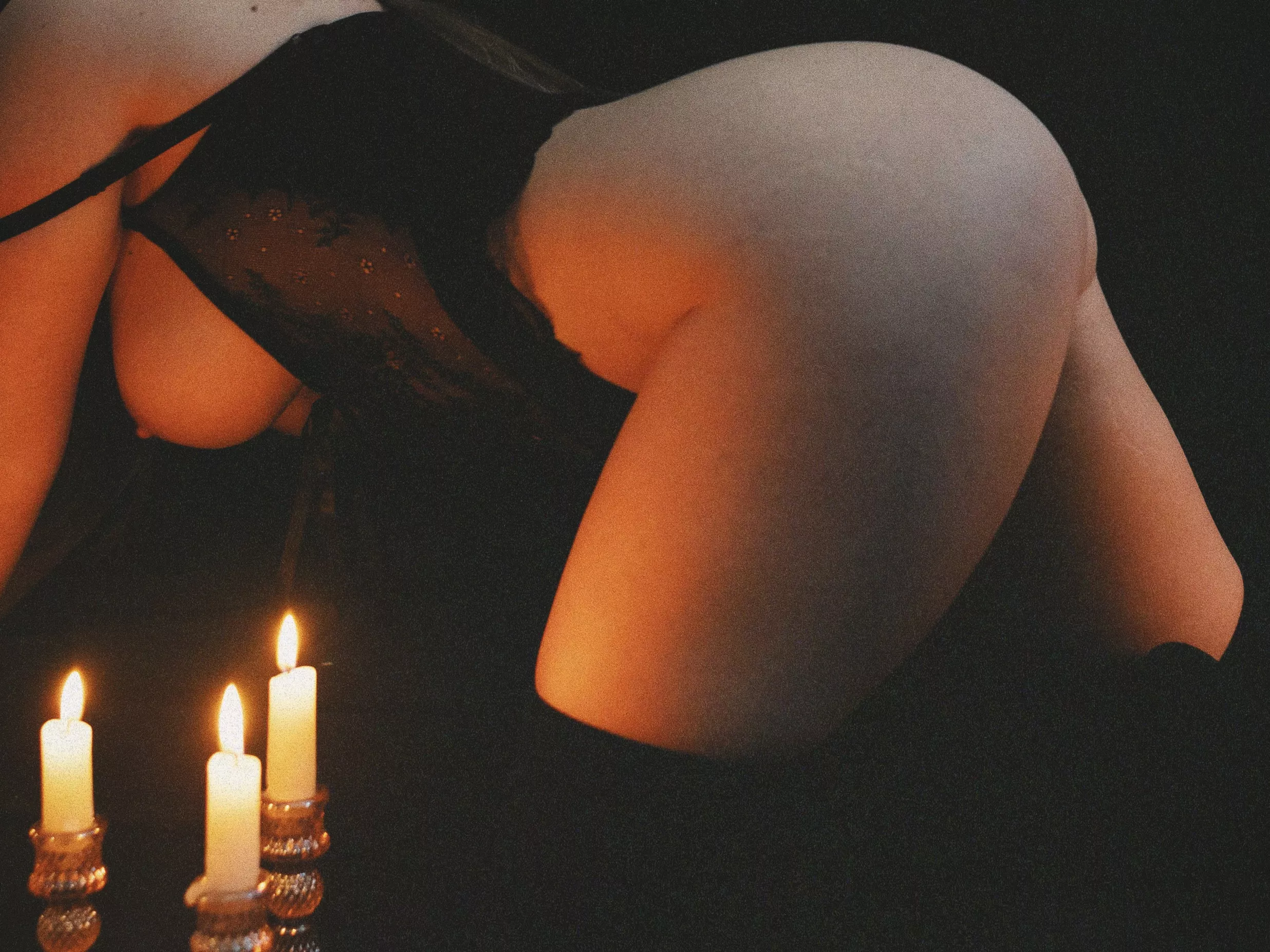 It's giving sexy witch who's about to cast a spell on your penis