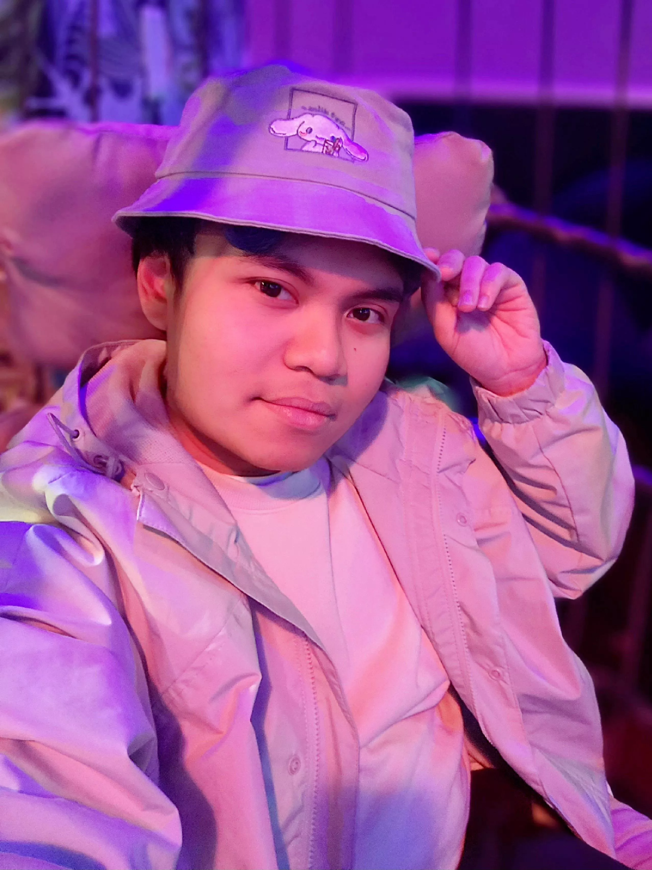 Just a relaxing Sunday at a bar on a rainy weather...