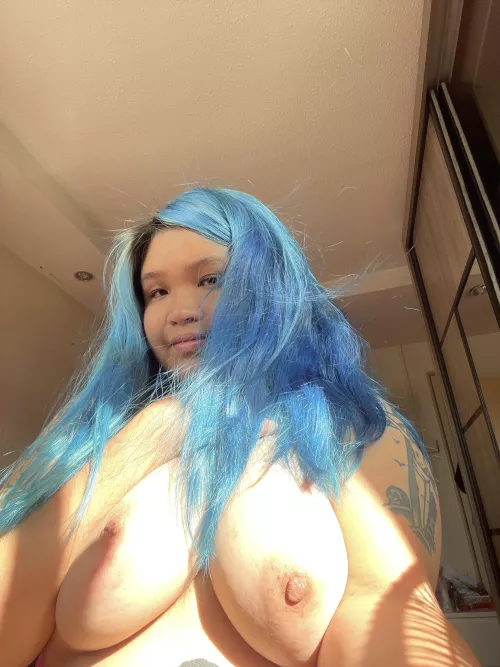 Letting my huge boobs out in the sunshine 😝