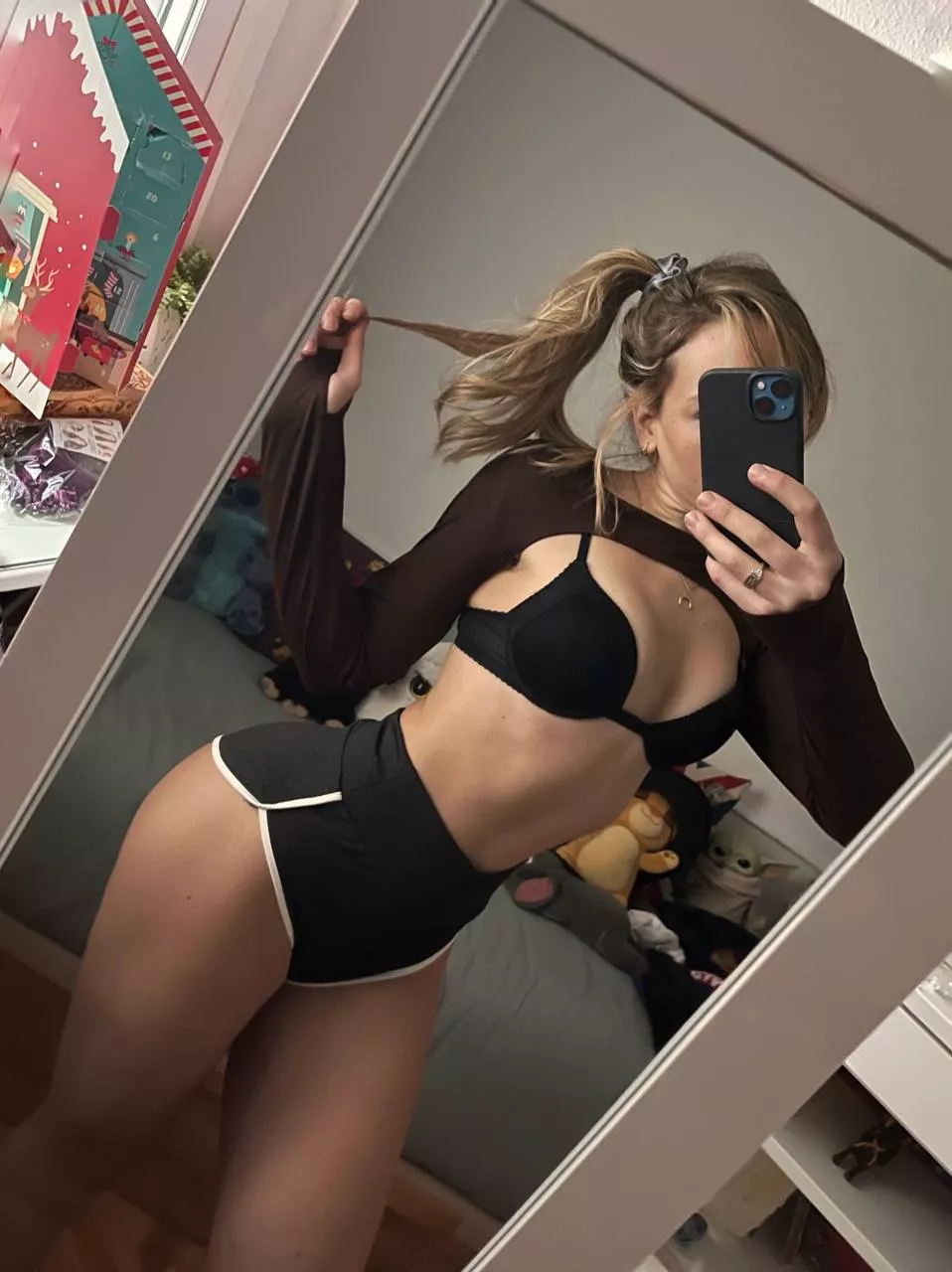 Looking for a daddy to explore my sexy body