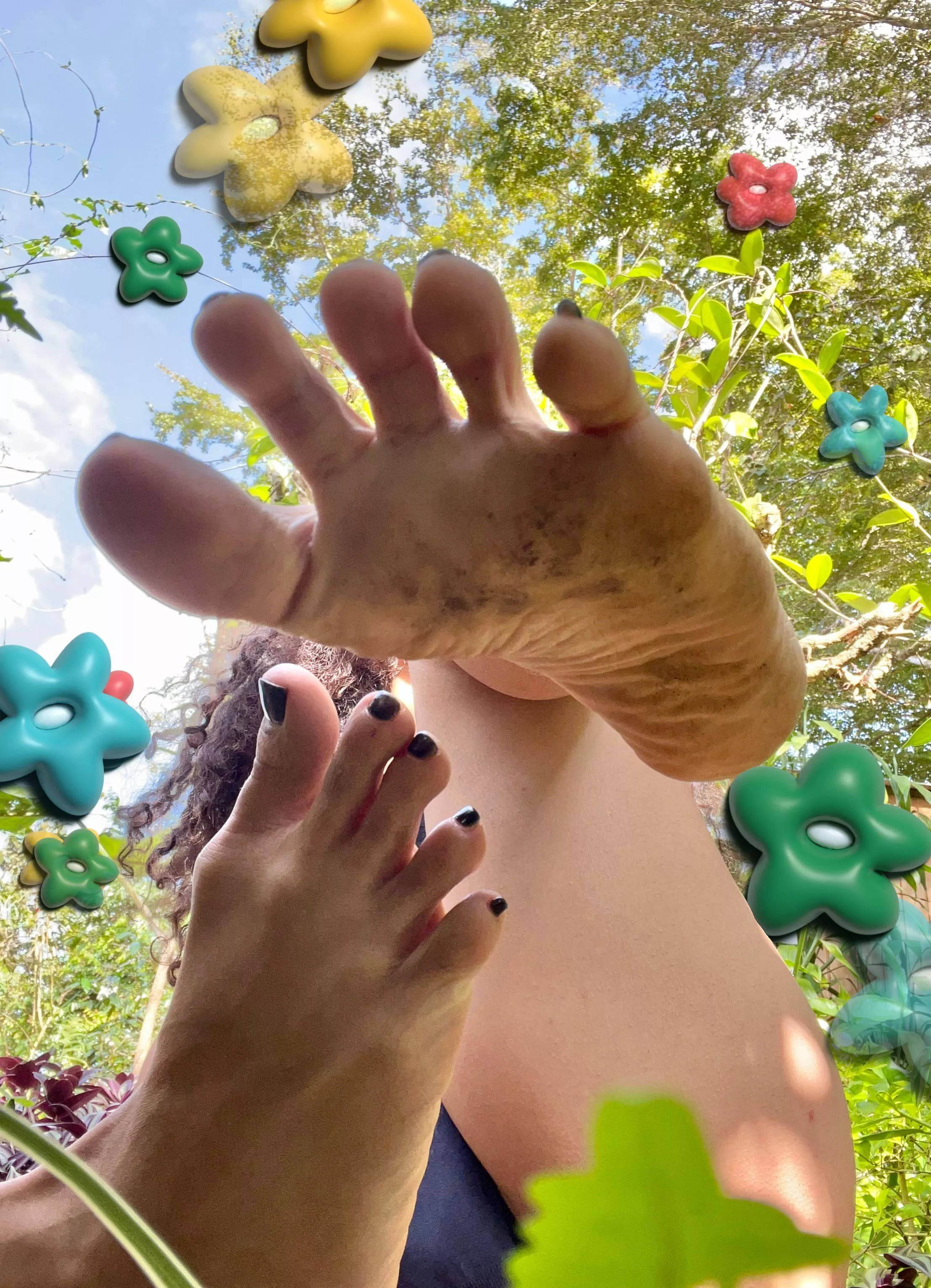 My toes are delicious 💕👅