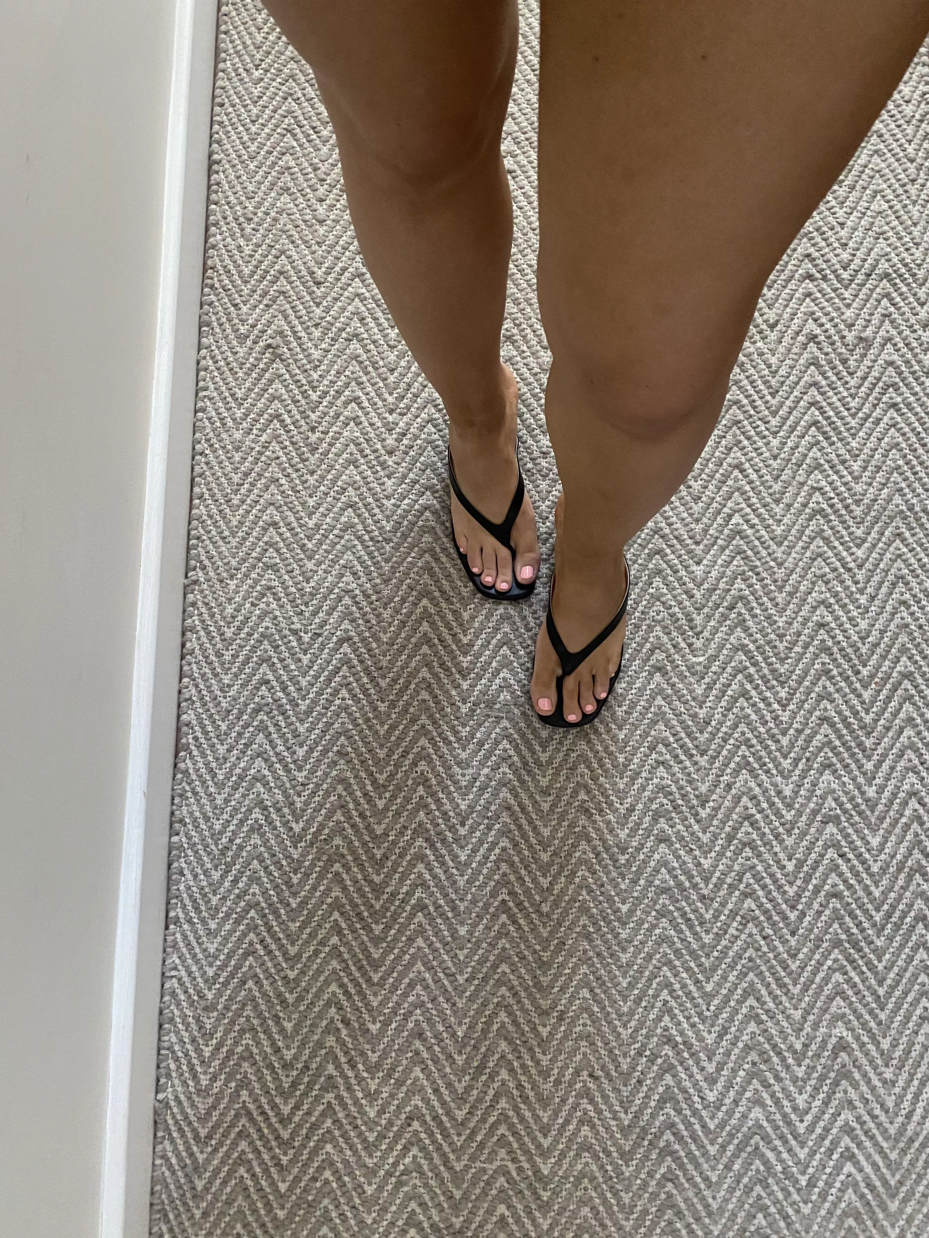 New black flip flops 💋