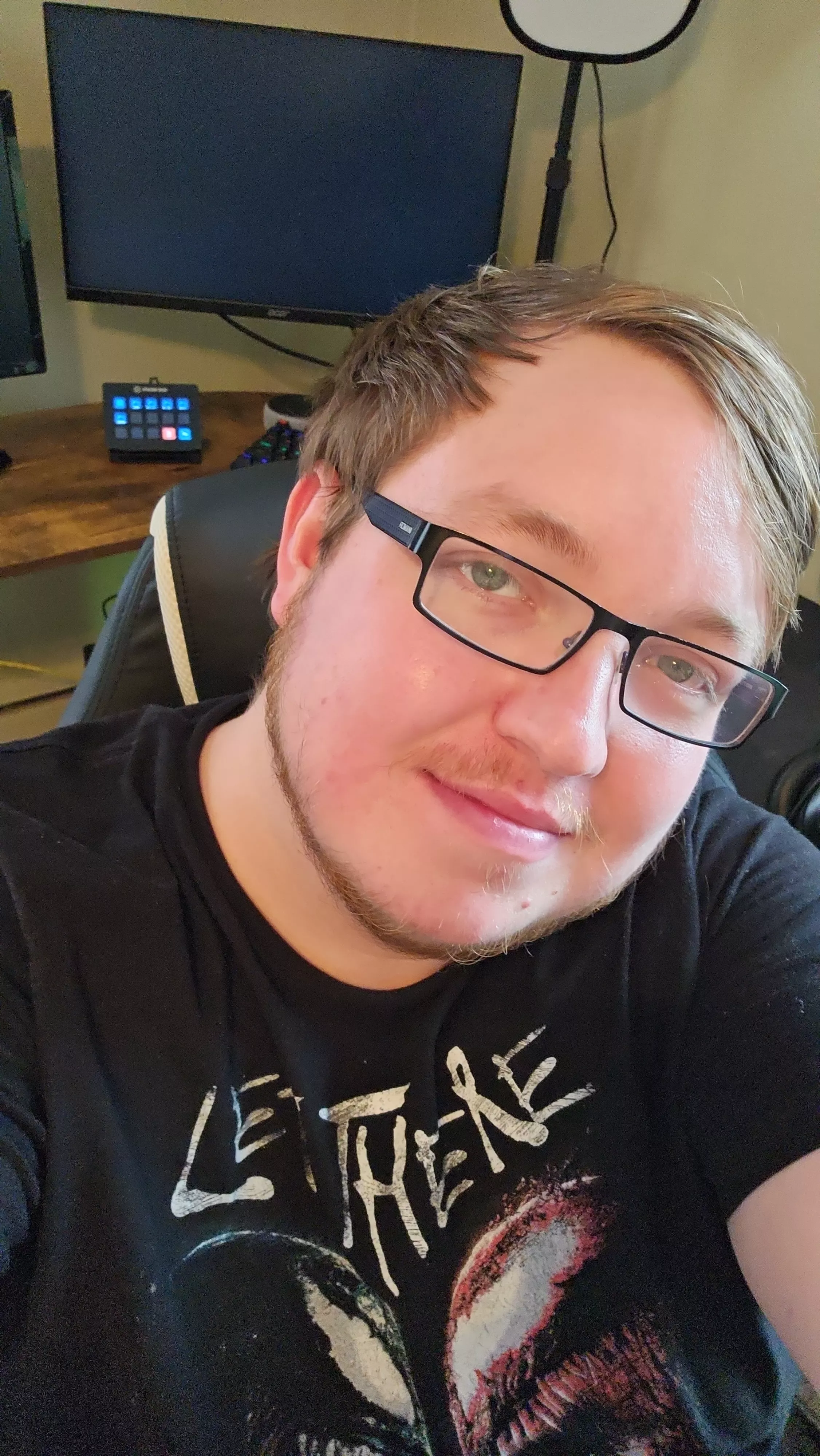 New desk setup for gaming/streaming