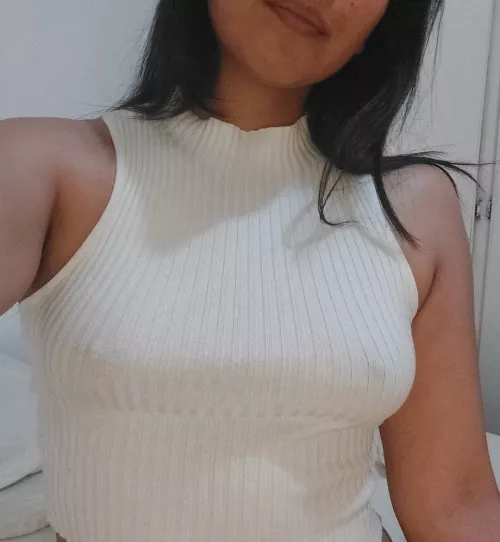 Not a big fan of wearing bra until cold shows up 😁