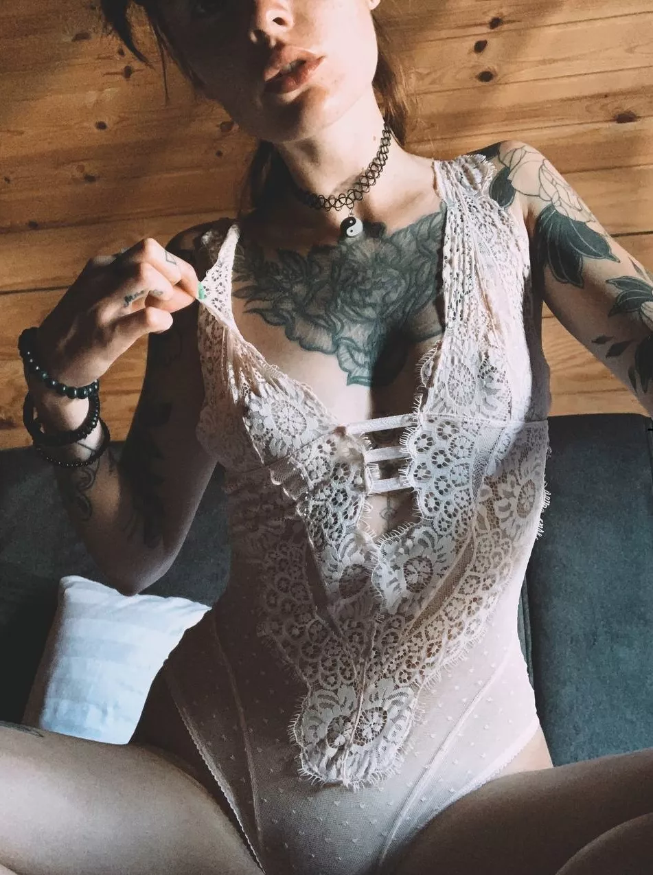 Ready for some hot play in bed 😏