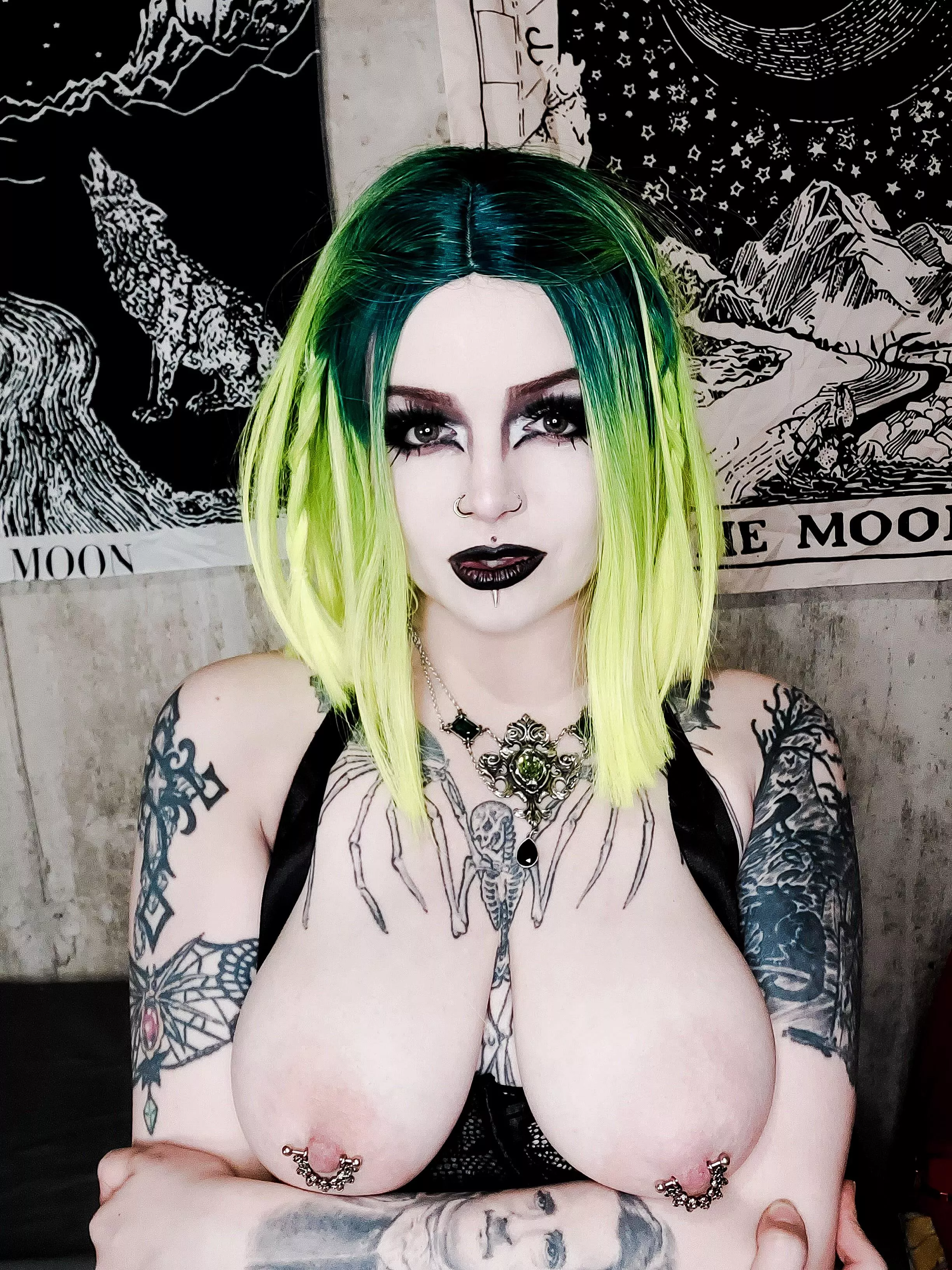 Sleep like a vampire, fuck like succubus 😈