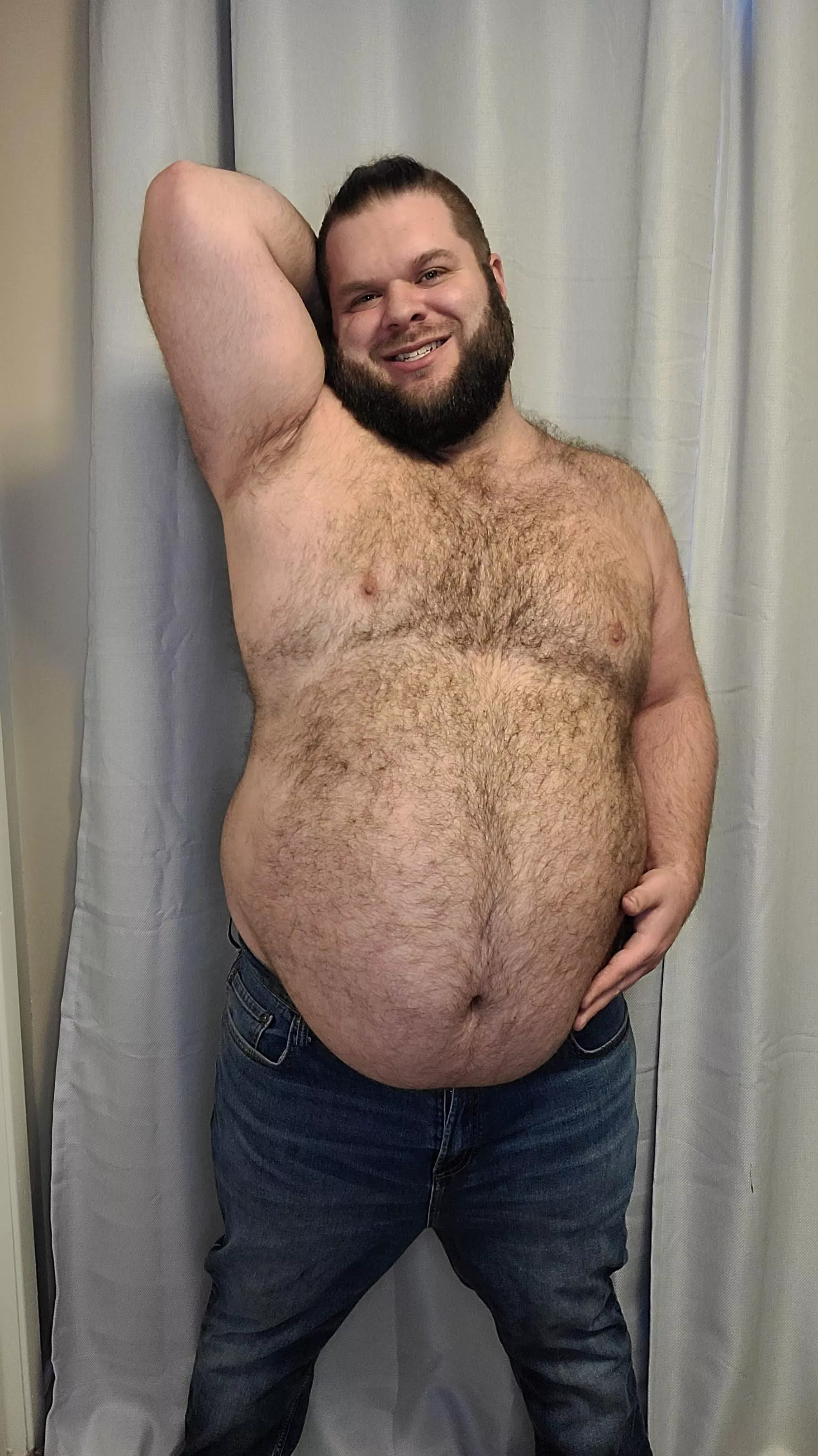 Smile! It's gonna be a good week, I got lots planned to post for yall, ending the week with my hairy belly covered in cum 😈