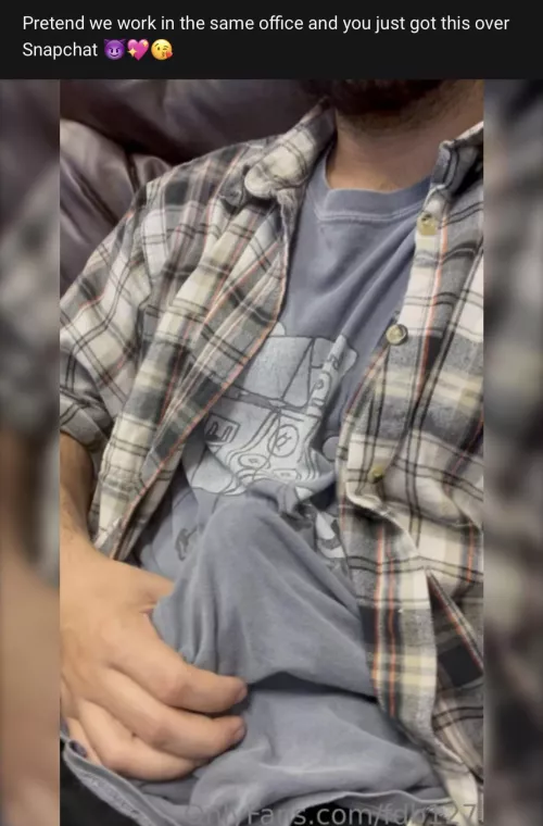 This is a screenshot hehe, check out the link in my bio for the full free vid ;)