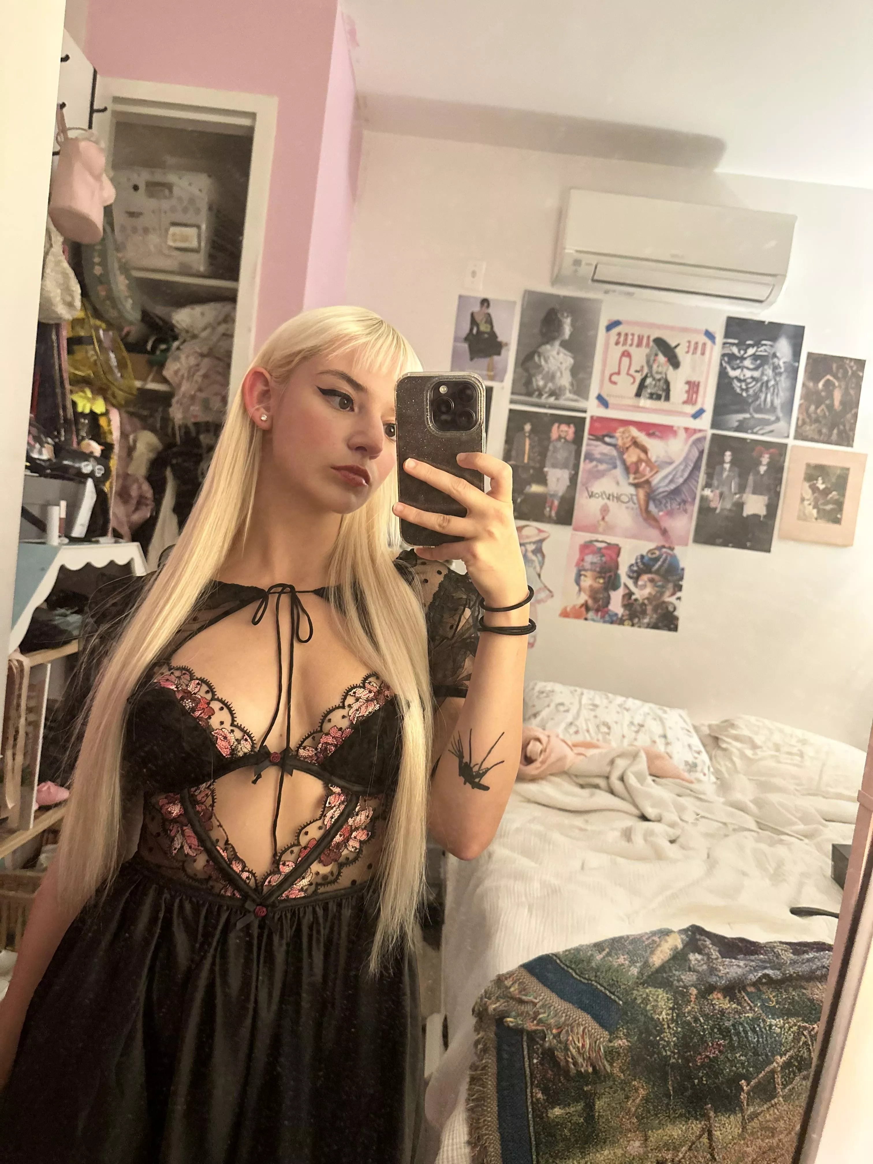 Too much clothes for a first date? 😉