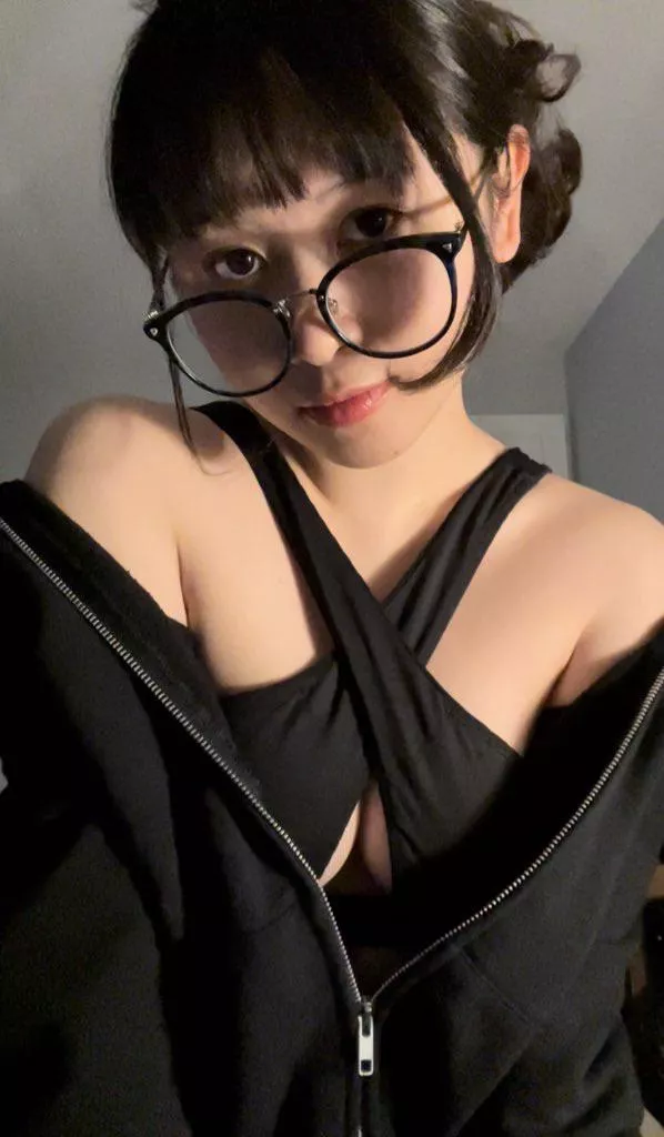 unzip my hoodie... don't be shy :)