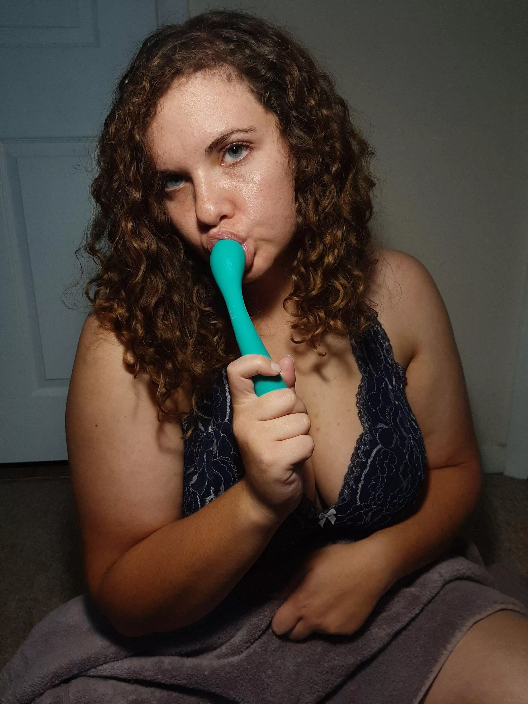 Wanna see me play with it? Message me 😘