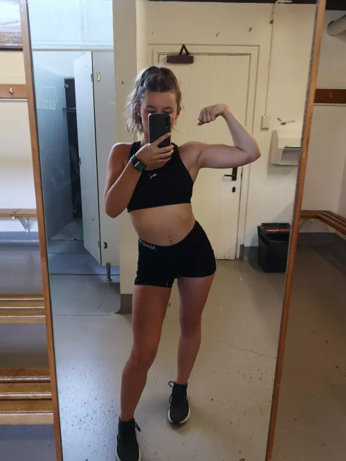 Want to fuck me in the gym changing room?