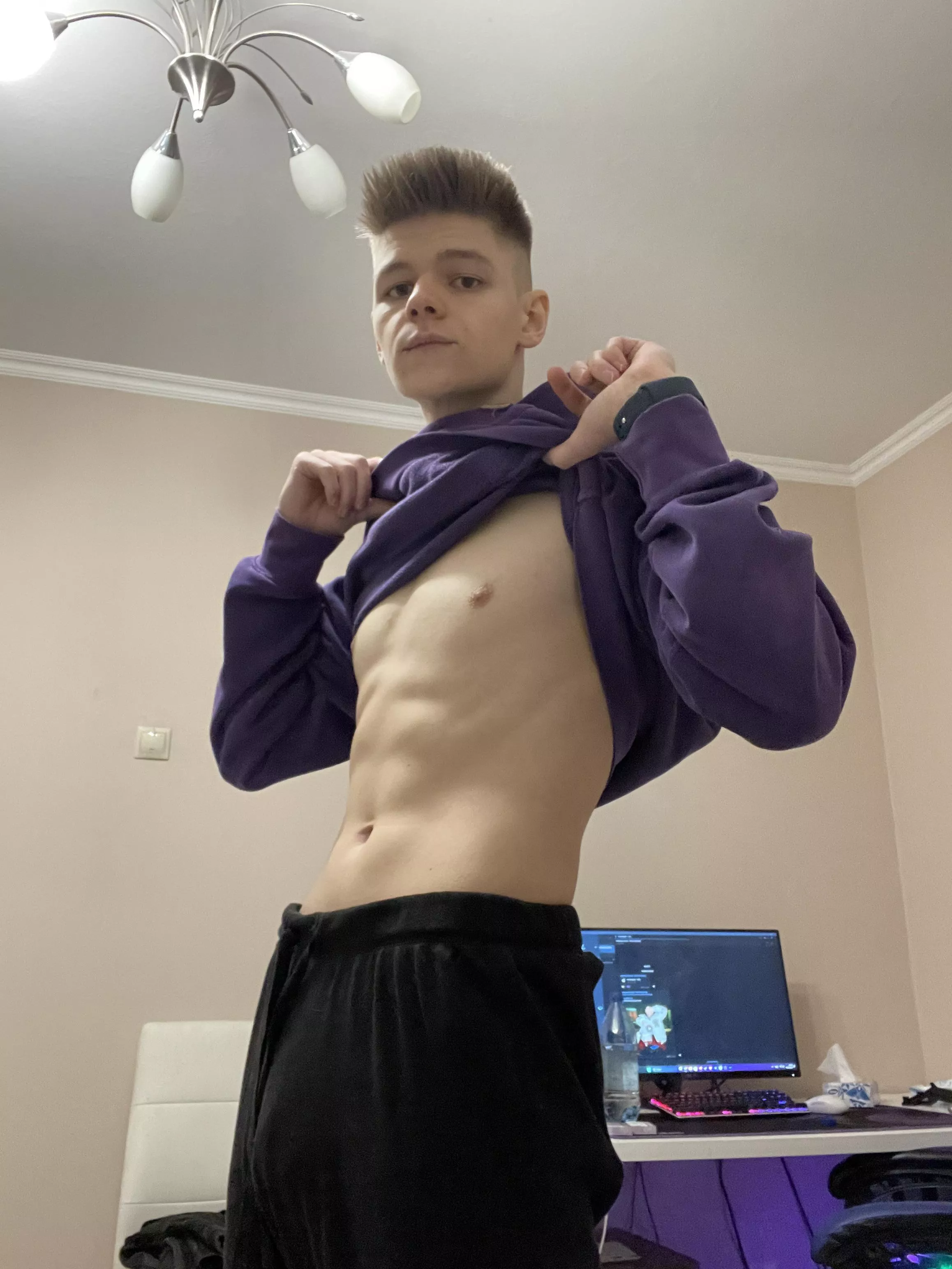 Why do you guys like twinks? Let me know you better 😏