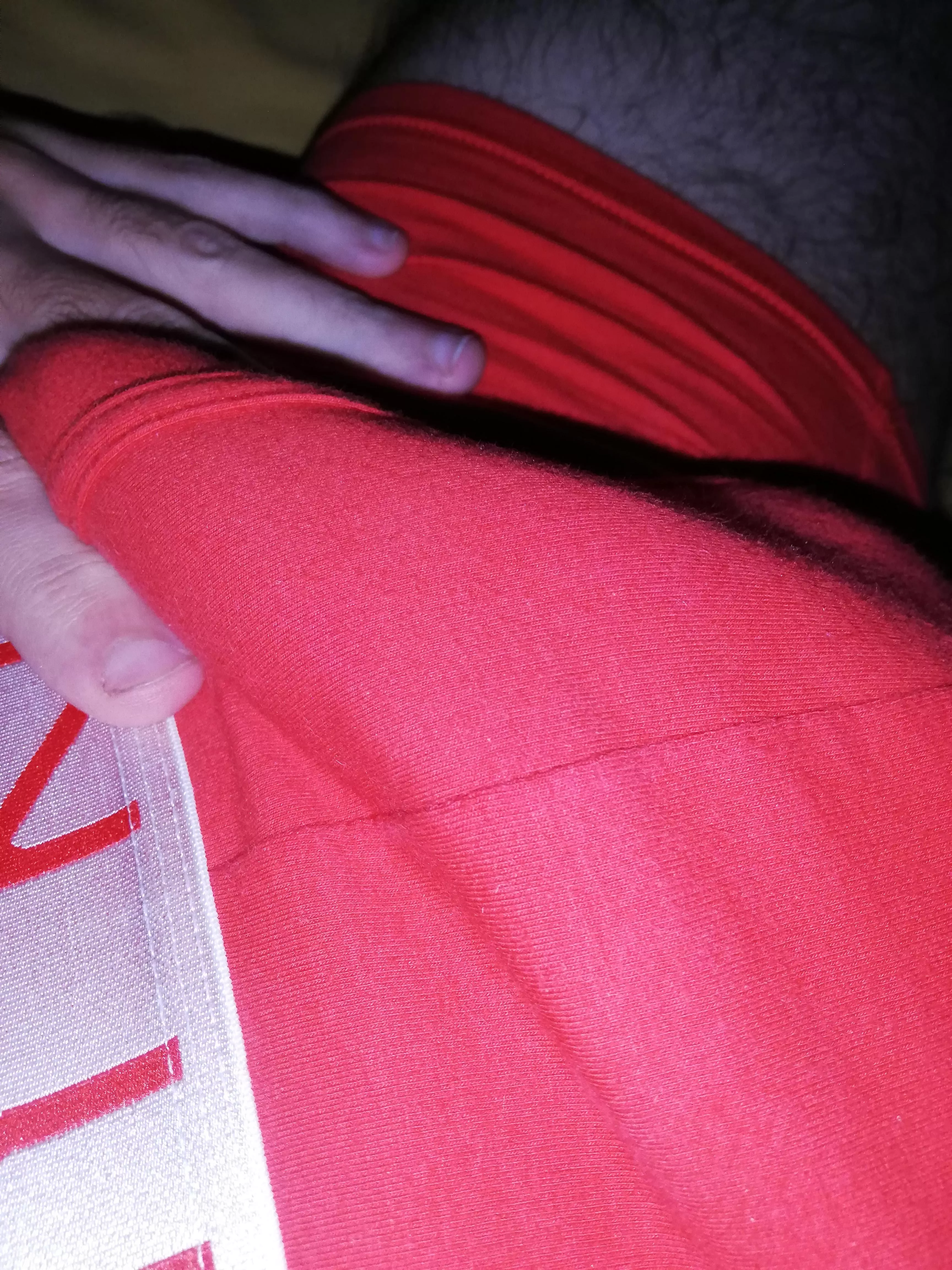 You need 2 hands to grab it