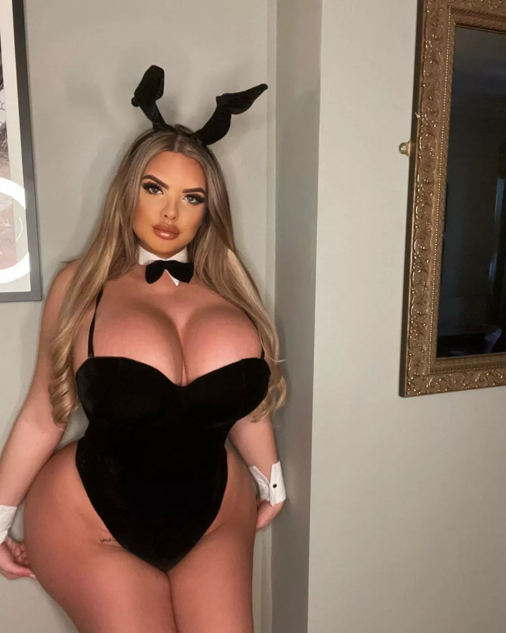 your new favourite bimbo bunnie