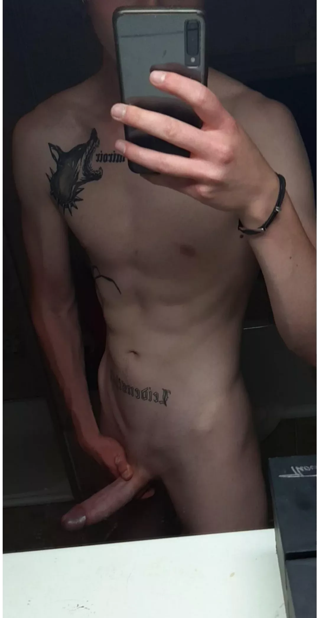 19, 6'4 searching for a sub twink/fembo