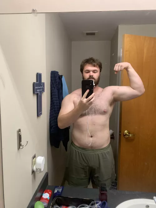 19 anyone wanna turn this guy gay hmu I will give you his snap Davidkerri23