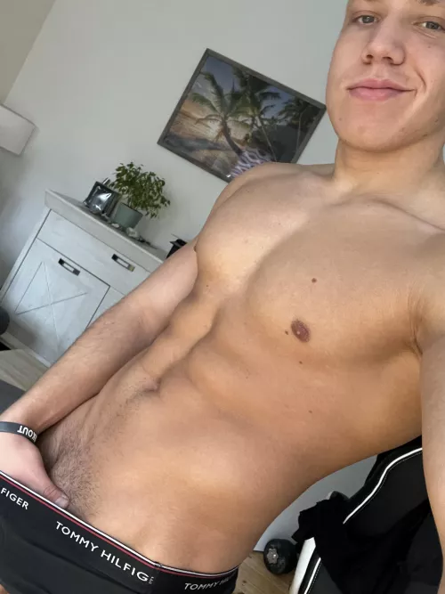 [20] Im bored, can you help me🥵