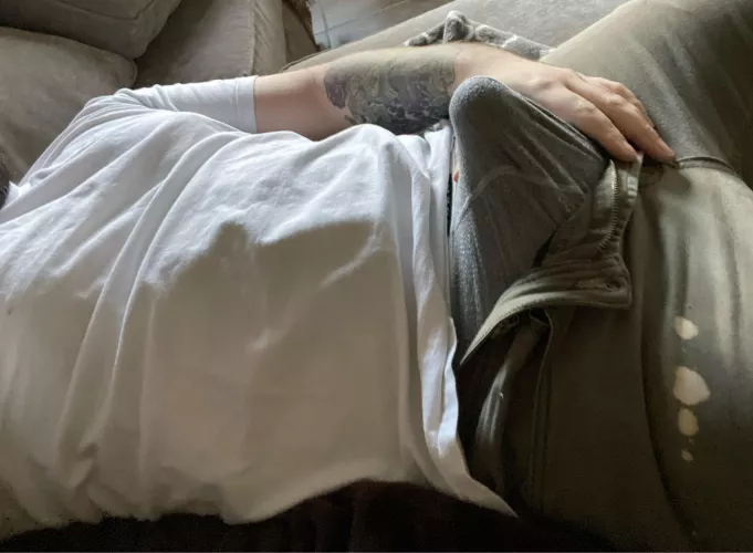 33 US. Jerkoff buddies hmu. Into stroking with other masc guys. Snap zz-az90. Boxershorts+++