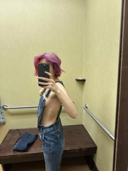 Almost big enough for sideboob