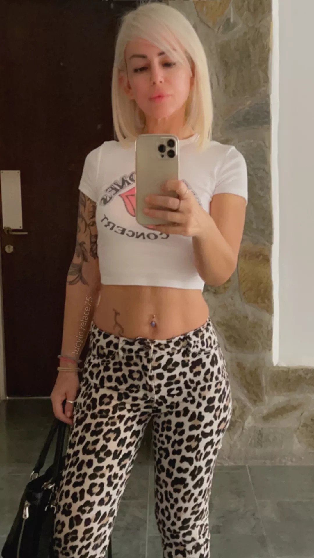 Any guys horny right now? 48f