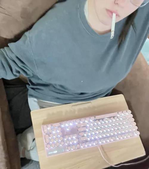 Dropping in during my smoke break~✌️