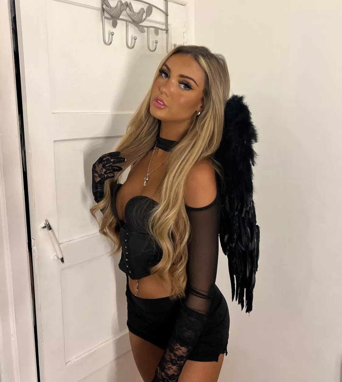 Fallen Angel Eve. Farm me those upvotes my little queen! 😊