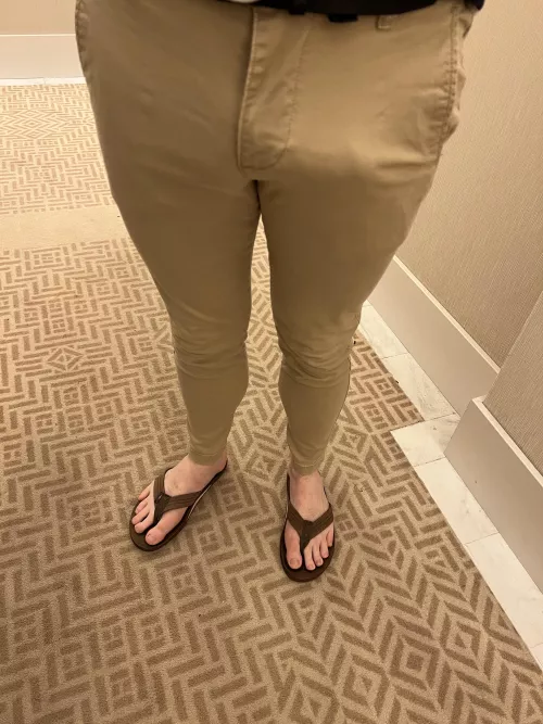 Flip flops & Skinny pants