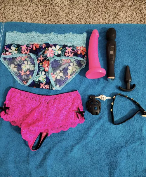 Hey you looser boy with a pathetic baby shrimp 🍤 upvote and comment your size so mommy can humiliate you according to how small you are 🤏