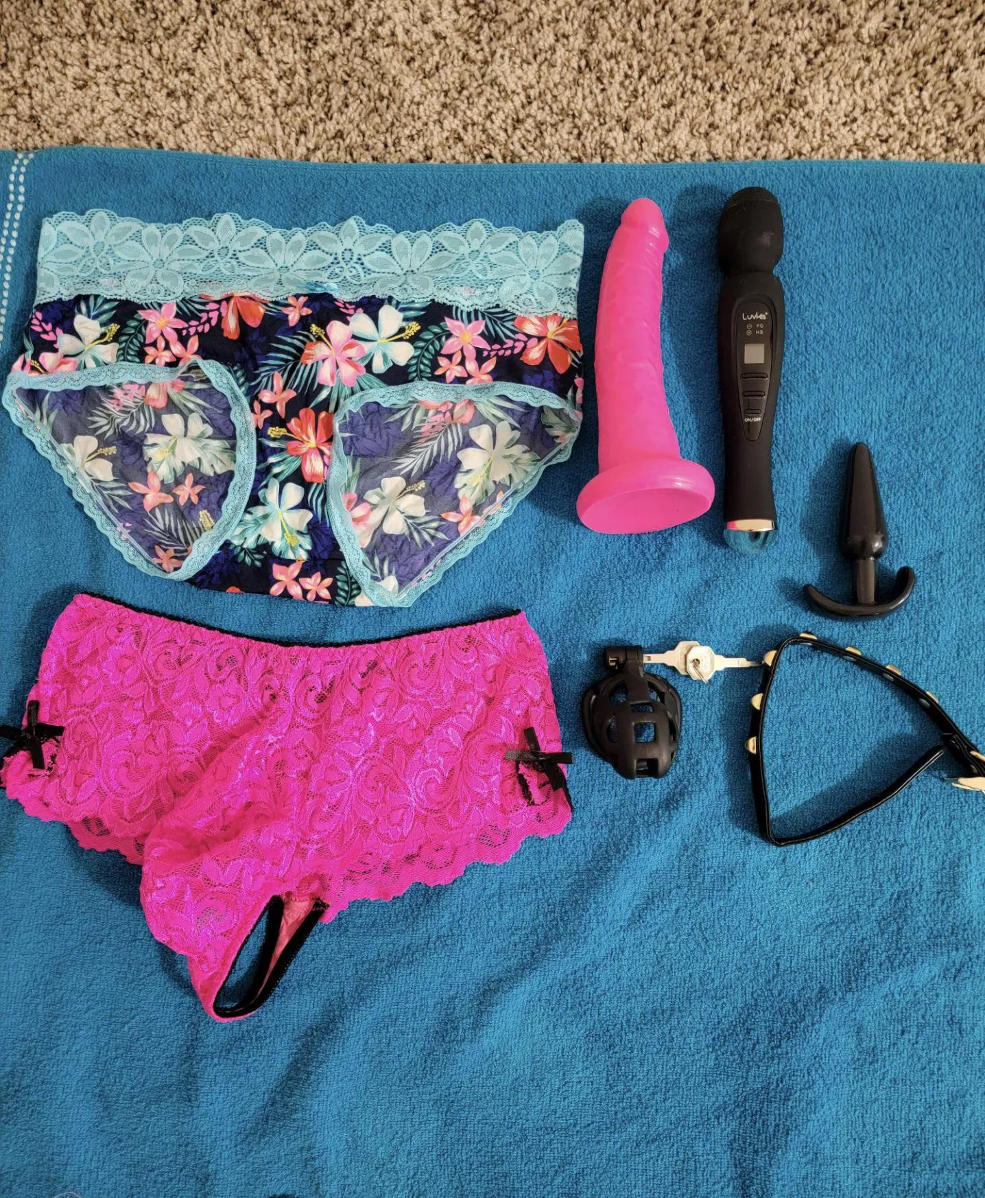 Hey you looser boy with a pathetic baby shrimp 🍤 upvote and comment your size so mommy can humiliate you according to how small you are 🤏