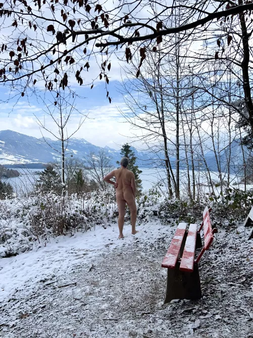 Hiking around the lake…