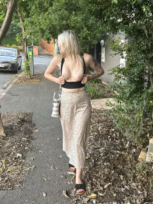I love flashing my tits on the street in the middle of the day 😍🍒