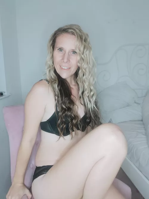 I want to be your new gilf crush (f44)