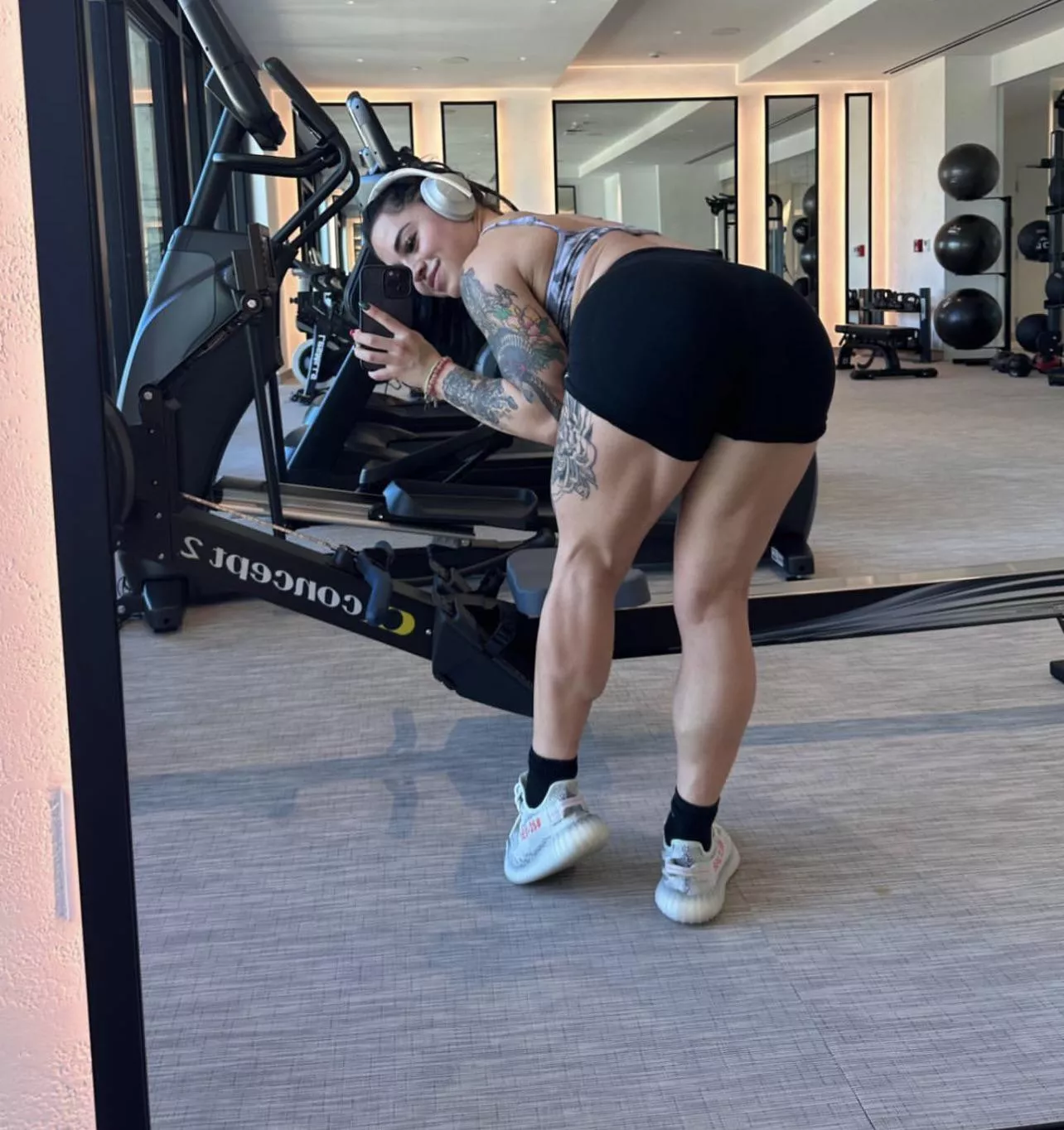 If I’m your girlfriend, How often would you pull off those black pants 😉👅💦