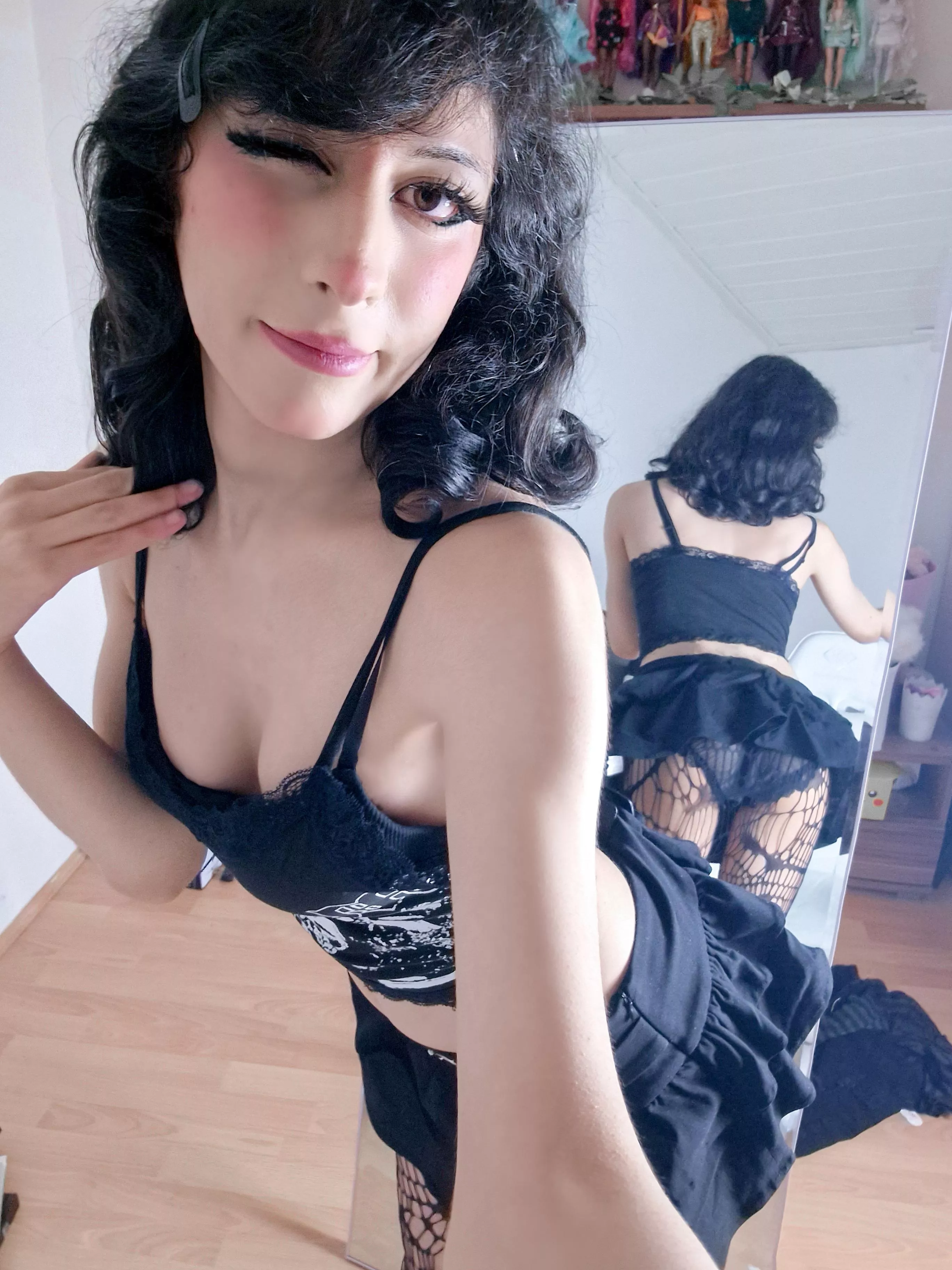 Its small so ur dck gets squished tighter <3