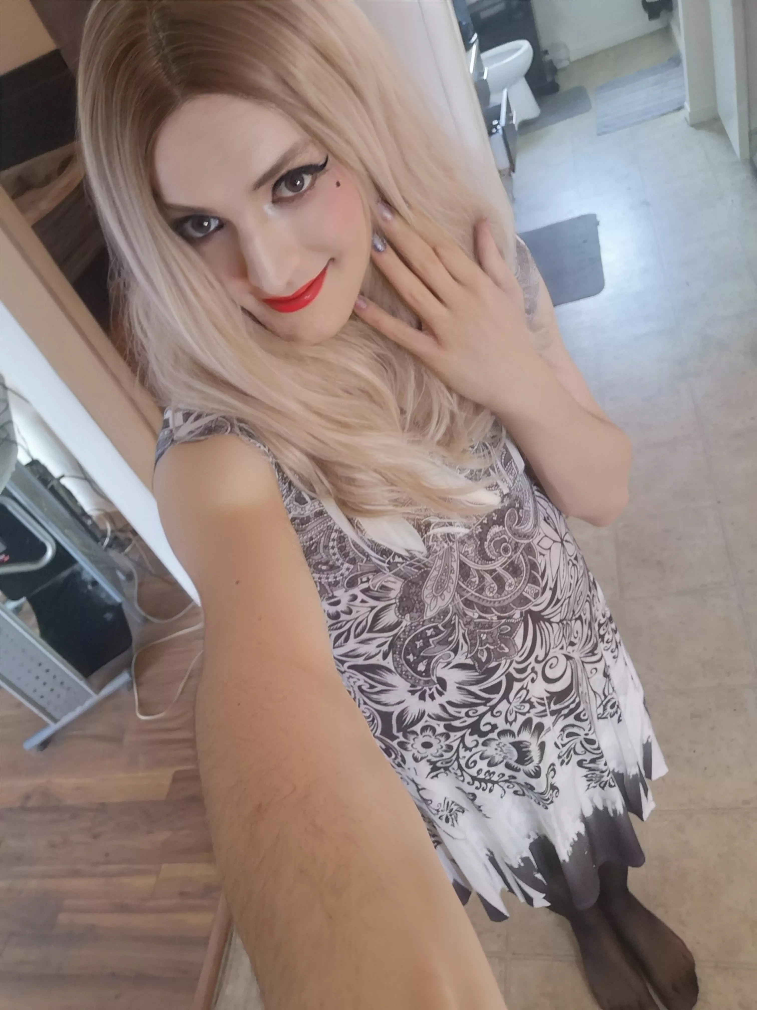 just a sexy trans girl :)