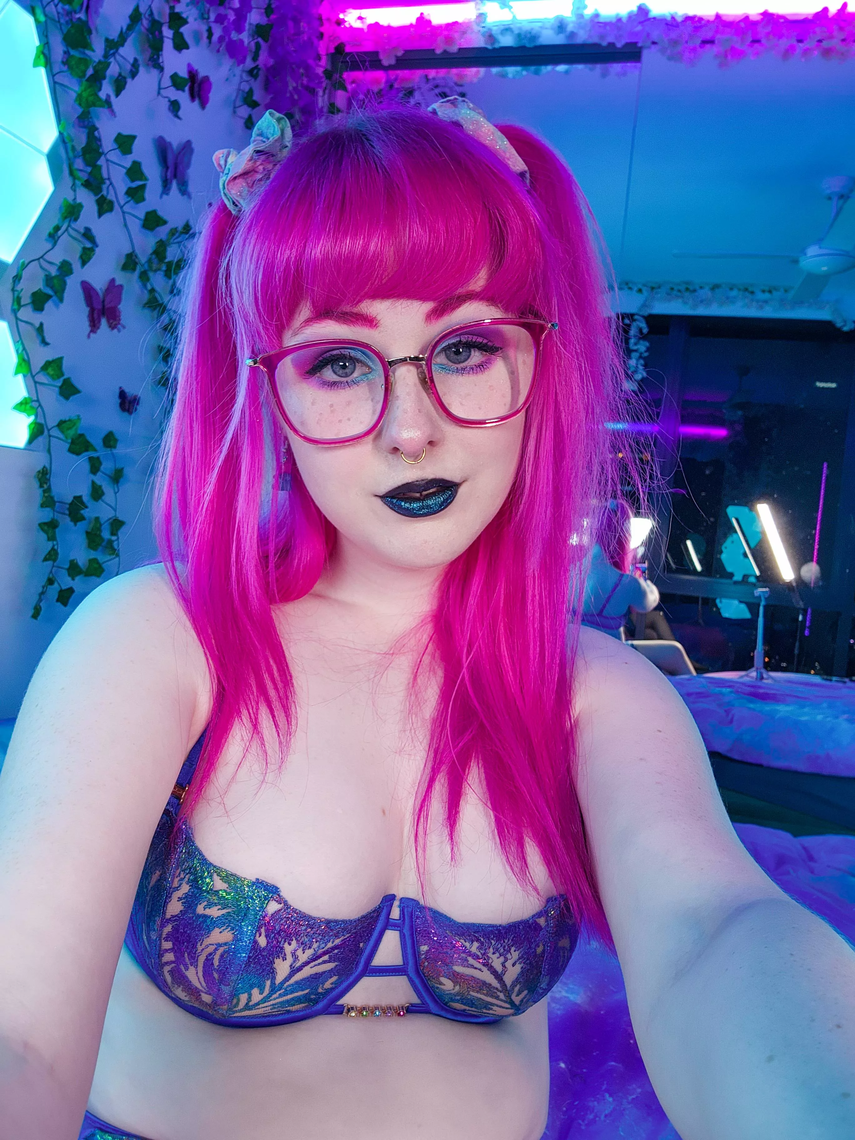 Look into my eyes. I love eye contact!